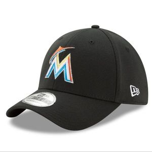 New Era Miami Marlins MLB Hat Team Classic 39THIRTY Medium/Large Flex Black Cap